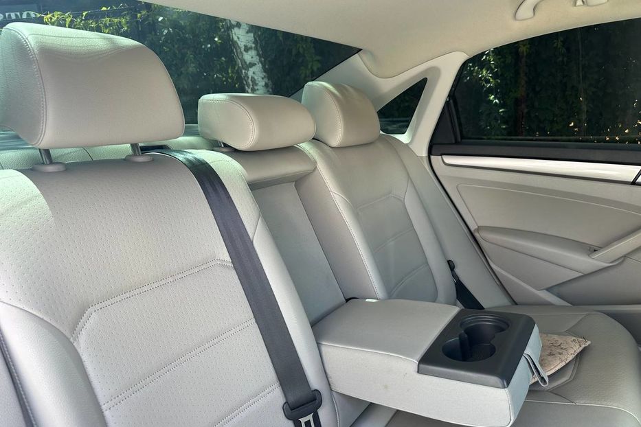 Продам Volkswagen Passat B7 2015 года в Черновцах