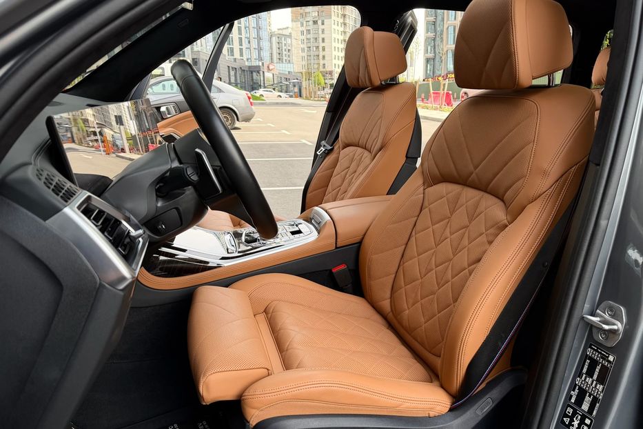 Продам BMW X7 40d 2024 года в Киеве