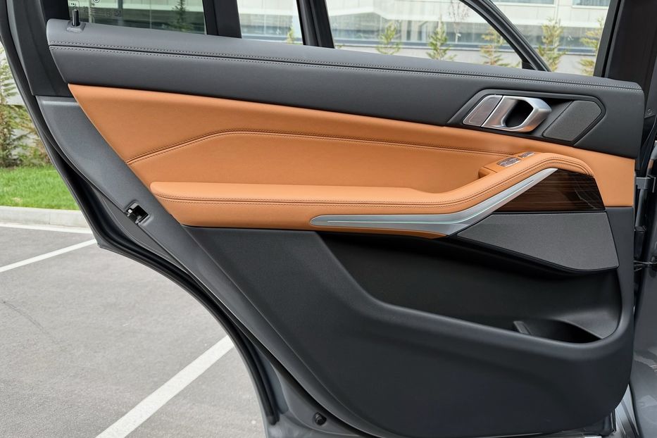 Продам BMW X7 40d 2024 года в Киеве