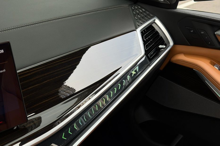 Продам BMW X7 40d 2024 года в Киеве