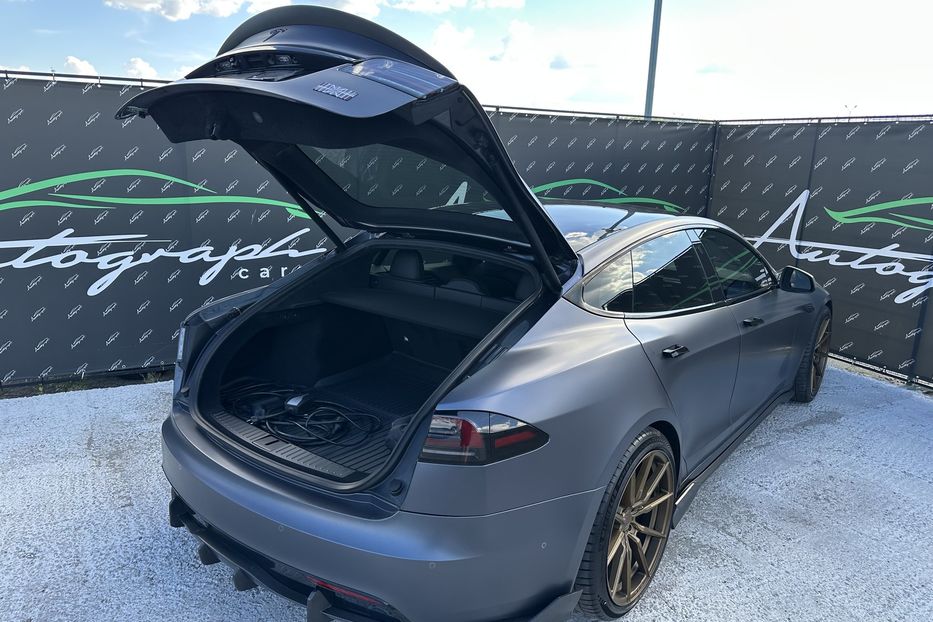 Продам Tesla Model S Plaid 2023 года в Киеве