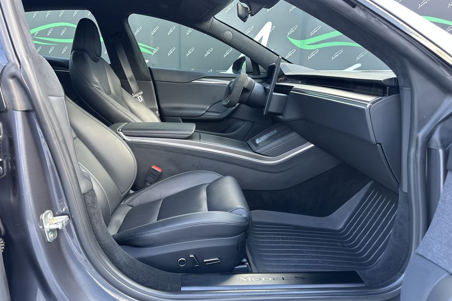 Продам Tesla Model S Plaid 2023 года в Киеве