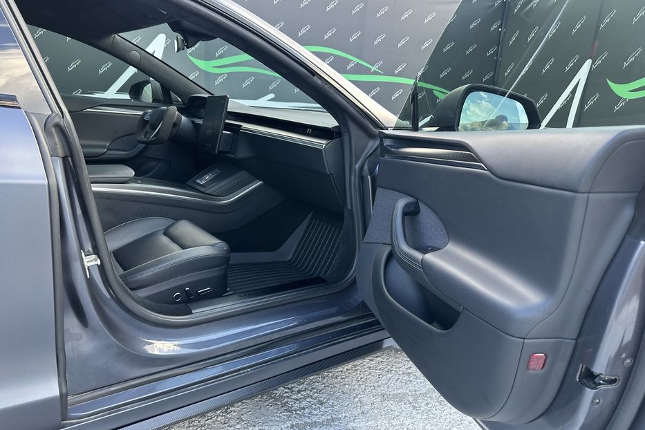 Продам Tesla Model S Plaid 2023 года в Киеве