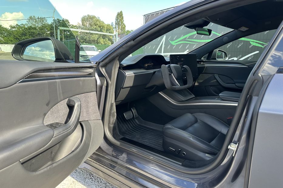 Продам Tesla Model S Plaid 2023 года в Киеве
