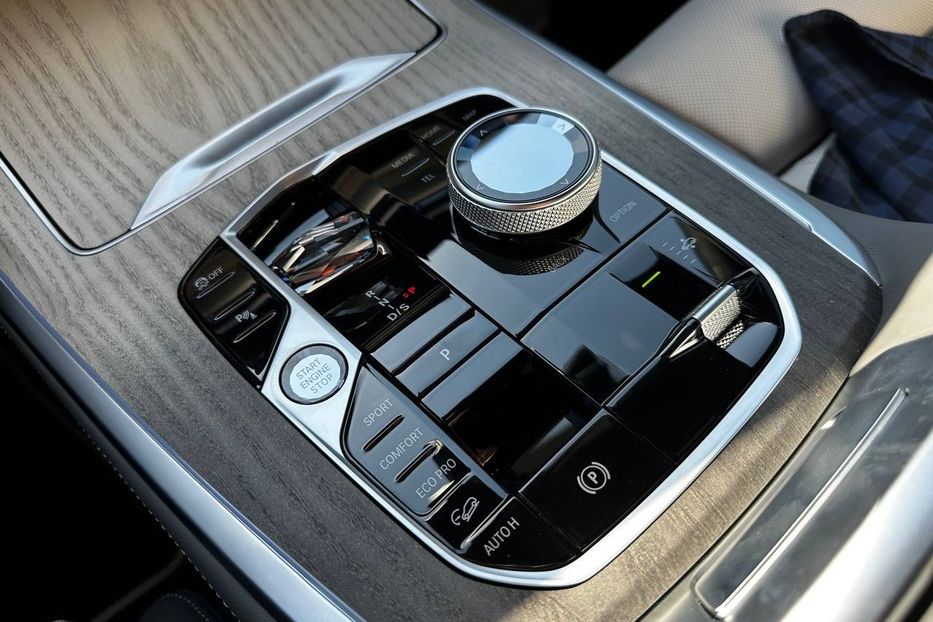 Продам BMW X7 Xdrive40d Individual 2023 года в Киеве