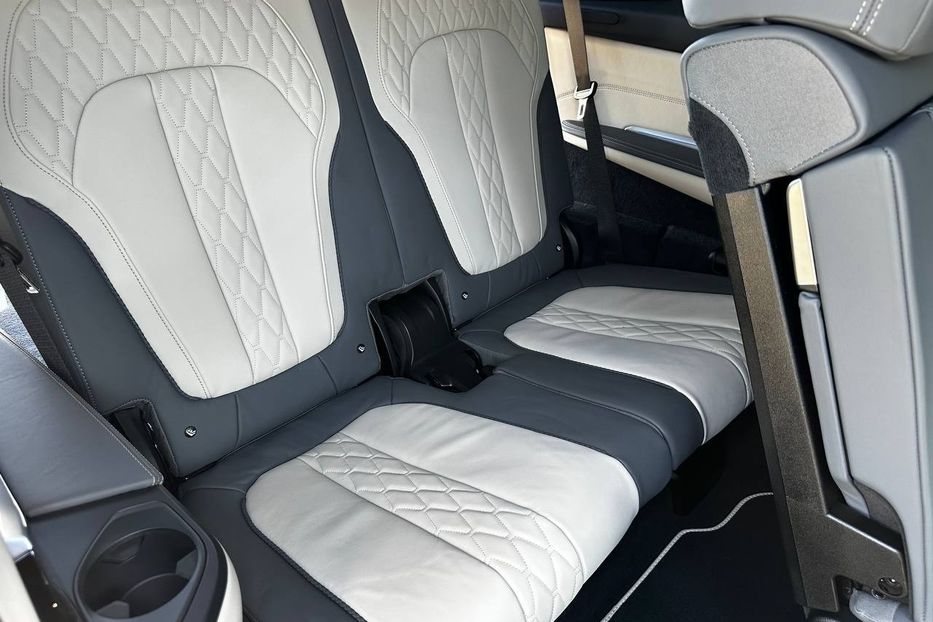 Продам BMW X7 Xdrive40d Individual 2023 года в Киеве