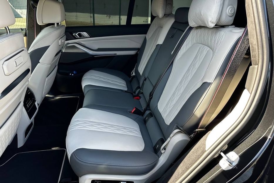 Продам BMW X7 Xdrive40d Individual 2023 года в Киеве