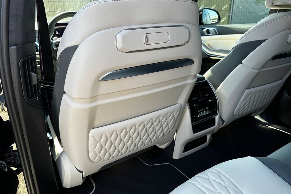 Продам BMW X7 Xdrive40d Individual 2023 года в Киеве