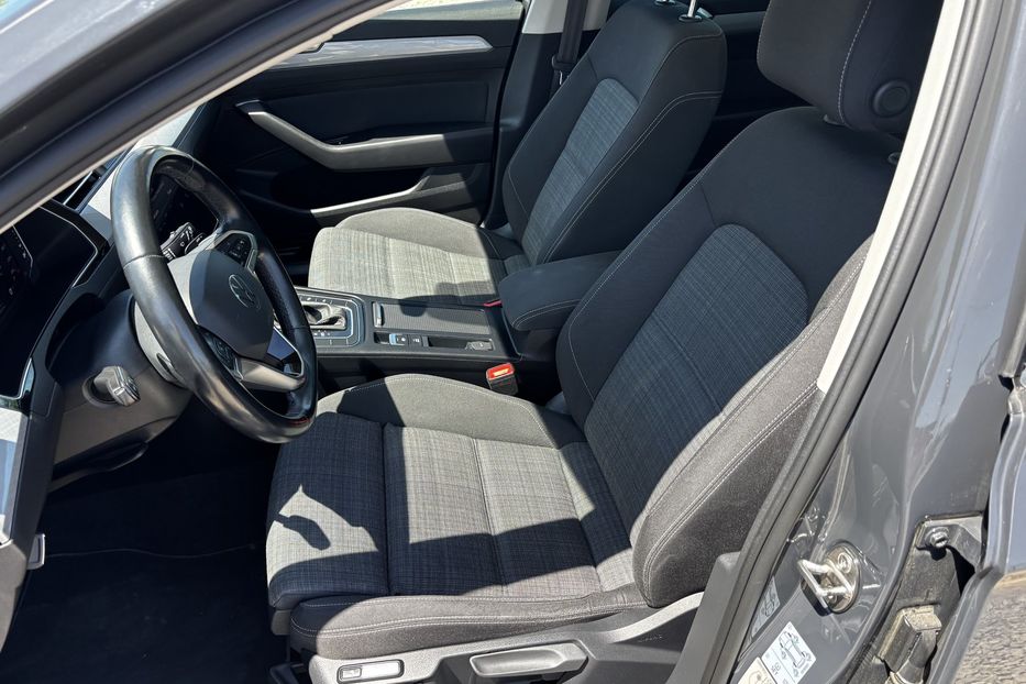 Продам Volkswagen Passat B8 2021 года в Львове
