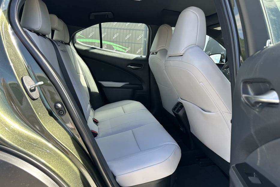 Продам Lexus HS UX250h 2023 года в Киеве