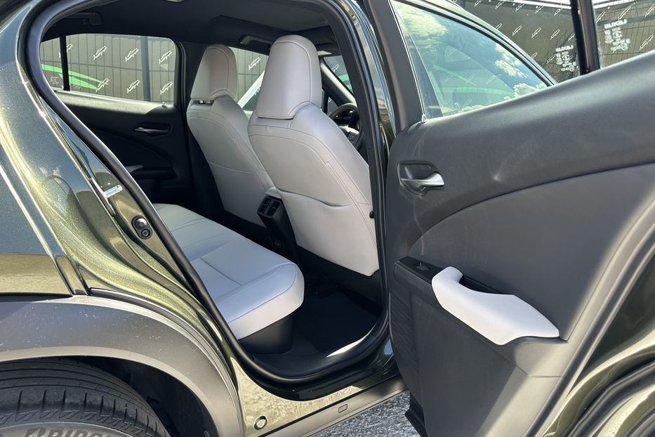 Продам Lexus HS UX250h 2023 года в Киеве