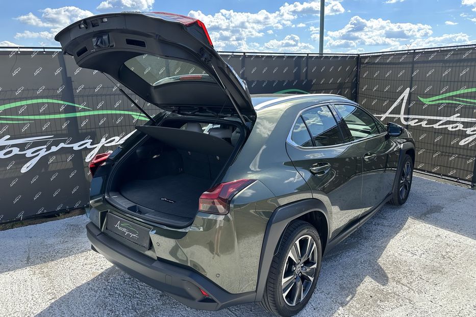 Продам Lexus HS UX250h 2023 года в Киеве