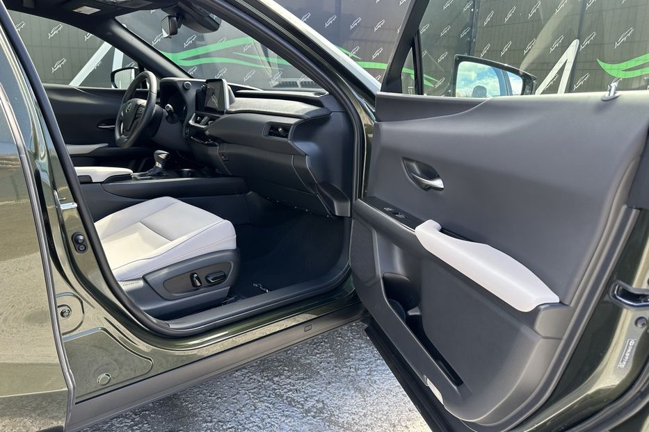 Продам Lexus HS UX250h 2023 года в Киеве