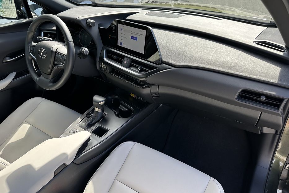 Продам Lexus HS UX250h 2023 года в Киеве
