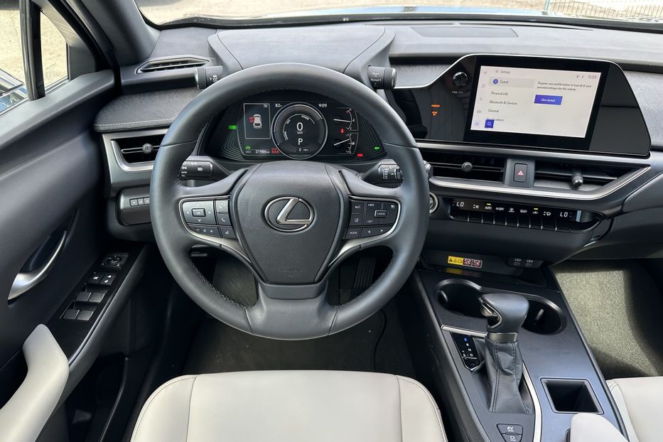 Продам Lexus HS UX250h 2023 года в Киеве