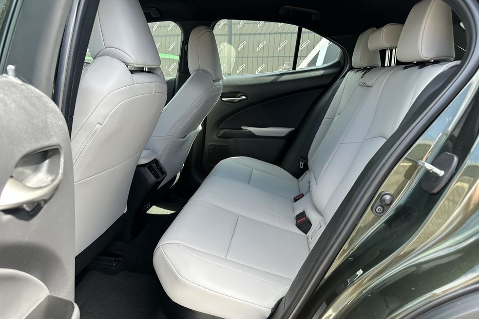 Продам Lexus HS UX250h 2023 года в Киеве