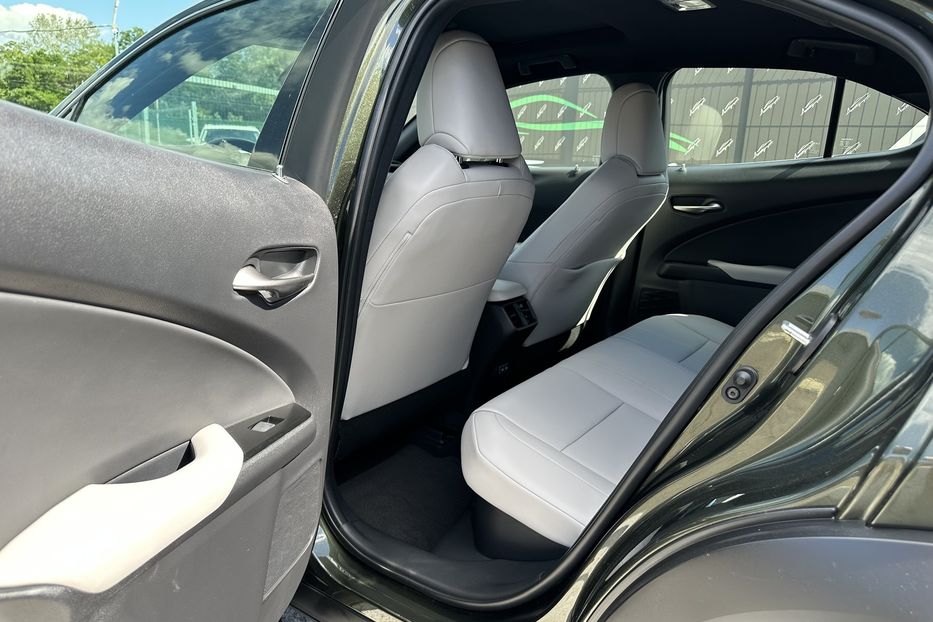 Продам Lexus HS UX250h 2023 года в Киеве