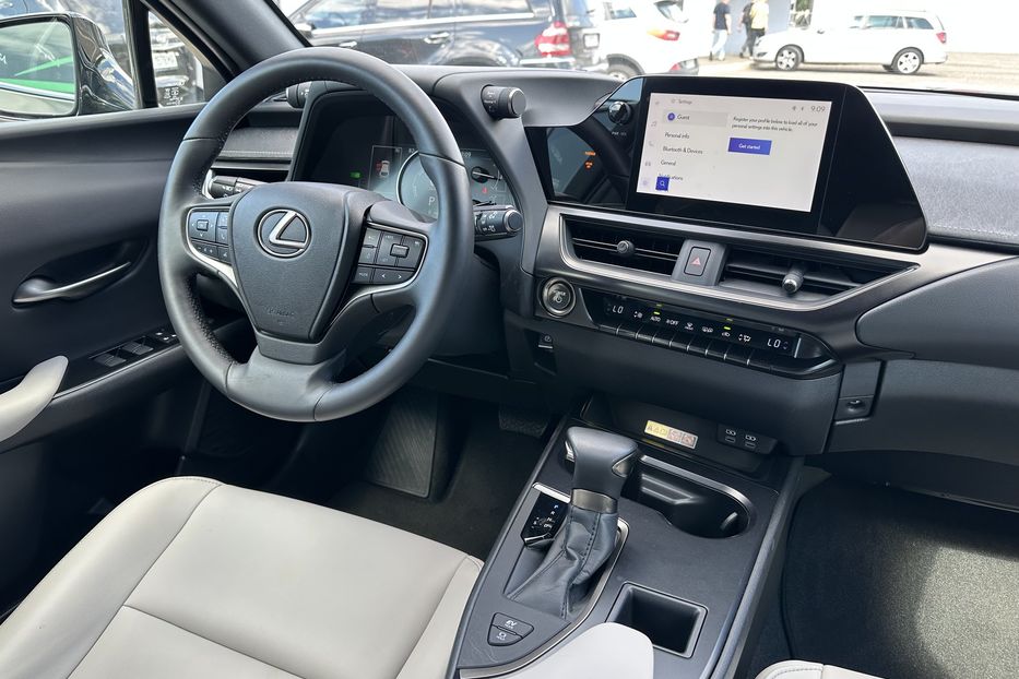 Продам Lexus HS UX250h 2023 года в Киеве