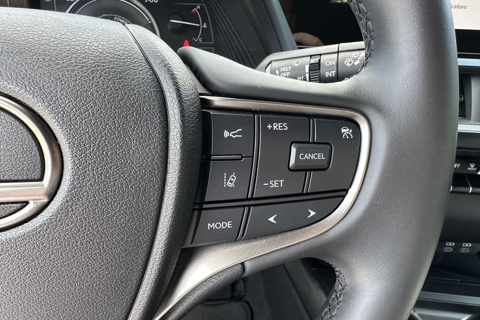 Продам Lexus HS UX250h 2023 года в Киеве