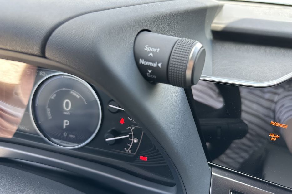 Продам Lexus HS UX250h 2023 года в Киеве