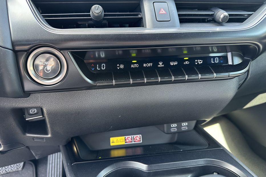 Продам Lexus HS UX250h 2023 года в Киеве