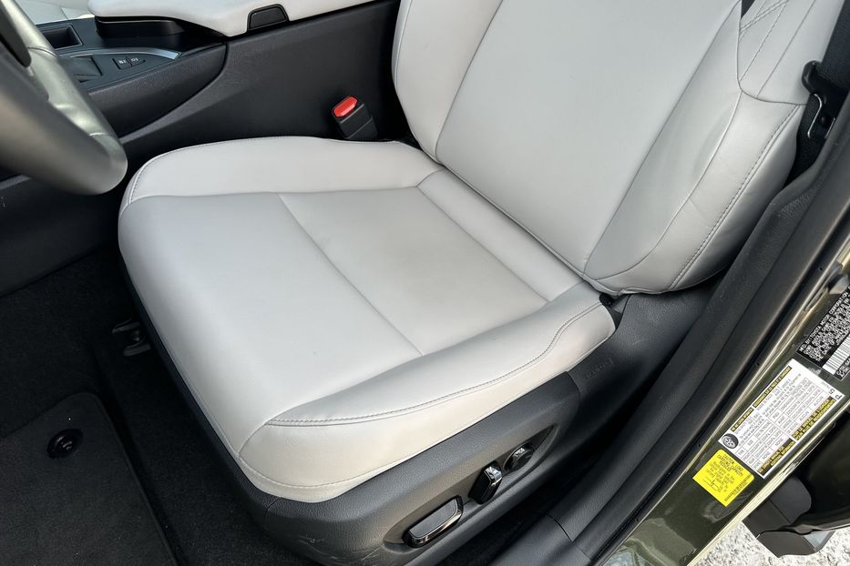 Продам Lexus HS UX250h 2023 года в Киеве