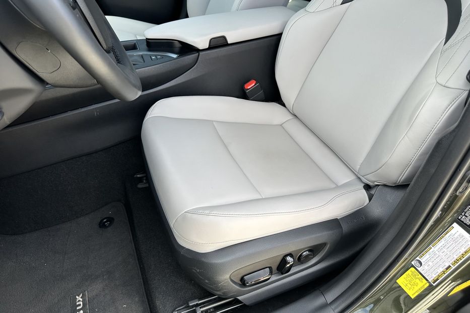 Продам Lexus HS UX250h 2023 года в Киеве