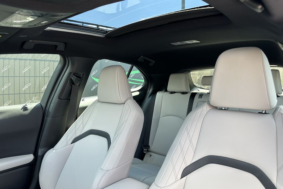 Продам Lexus HS UX250h 2023 года в Киеве