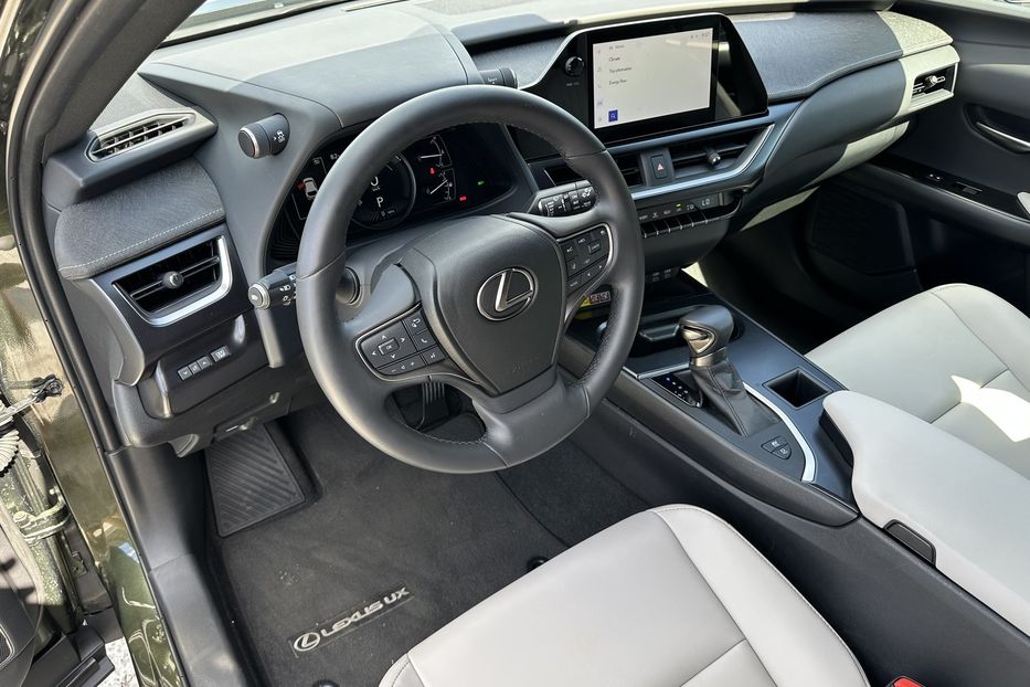 Продам Lexus HS UX250h 2023 года в Киеве