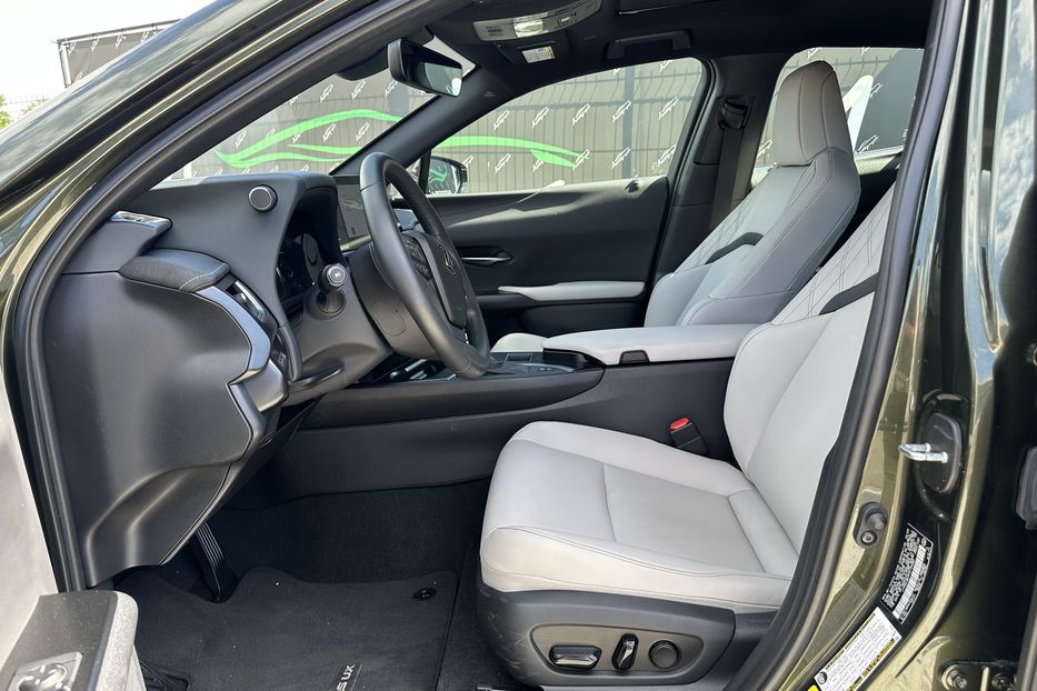 Продам Lexus HS UX250h 2023 года в Киеве