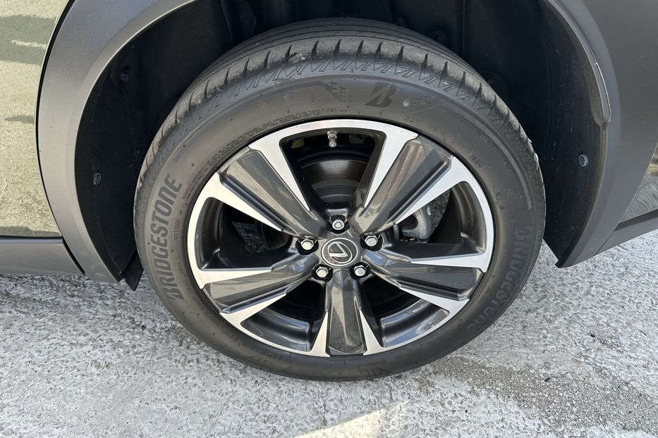 Продам Lexus HS UX250h 2023 года в Киеве
