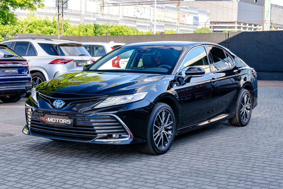 Продам Toyota Camry Hybrid Prestige 2024 года в Киеве