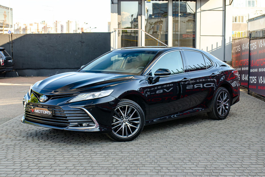 Продам Toyota Camry Hybrid Prestige 2024 года в Киеве