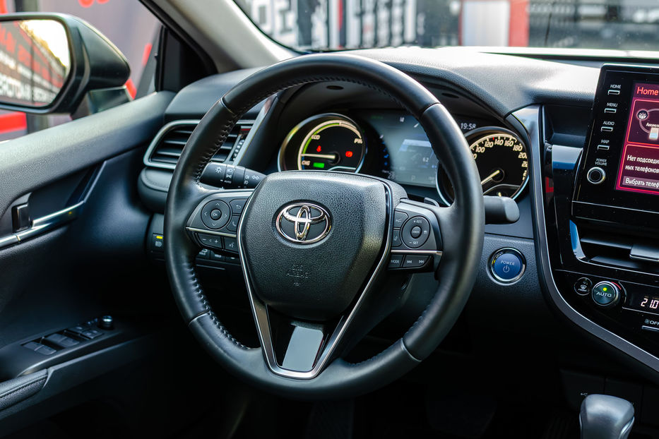 Продам Toyota Camry Hybrid Prestige 2024 года в Киеве