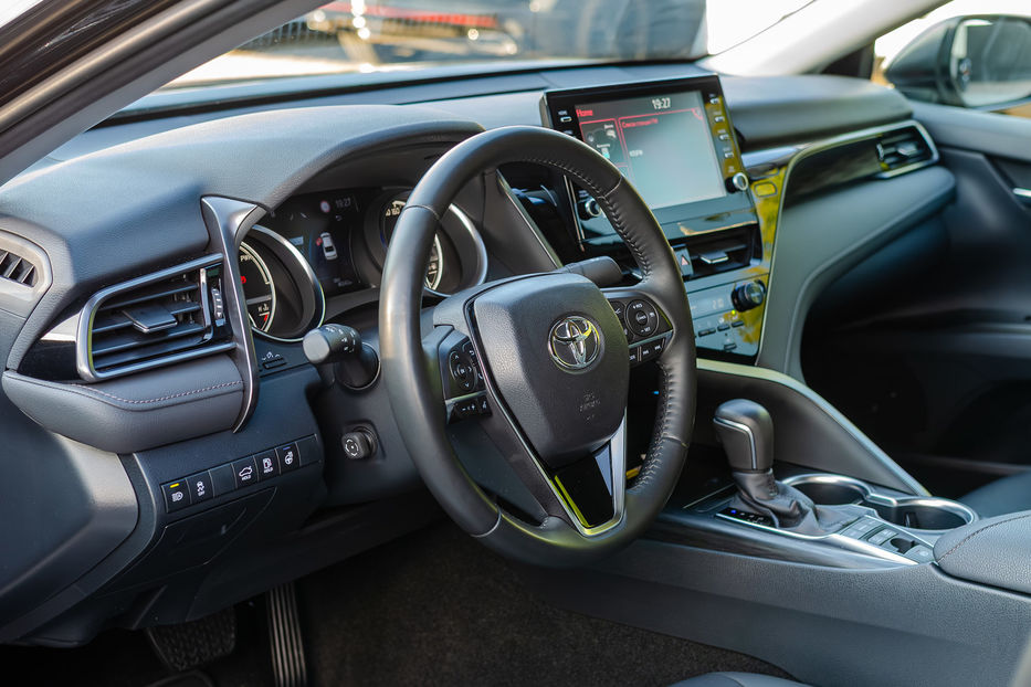 Продам Toyota Camry Hybrid Prestige 2024 года в Киеве