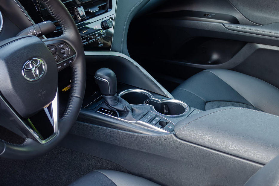 Продам Toyota Camry Hybrid Prestige 2024 года в Киеве