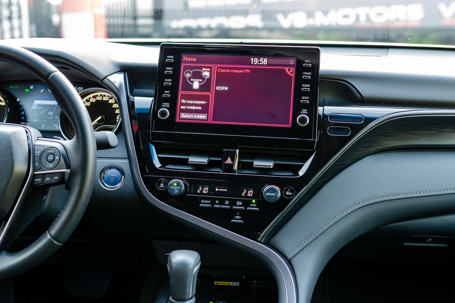 Продам Toyota Camry Hybrid Prestige 2024 года в Киеве