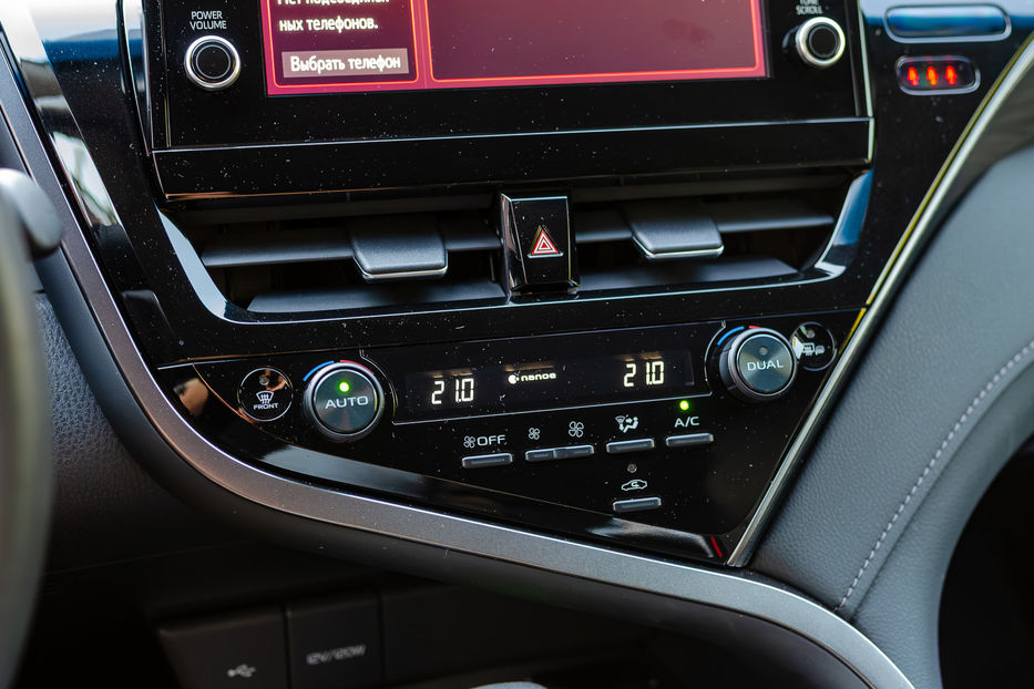 Продам Toyota Camry Hybrid Prestige 2024 года в Киеве