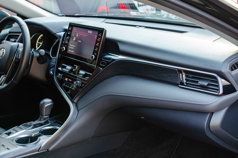 Продам Toyota Camry Hybrid Prestige 2024 года в Киеве