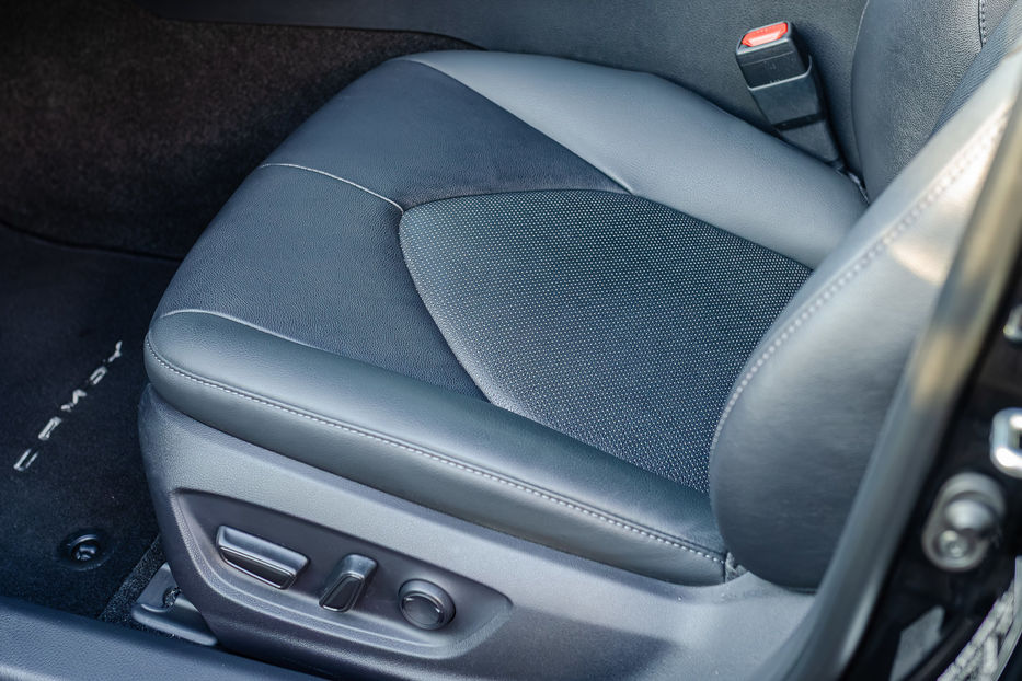 Продам Toyota Camry Hybrid Prestige 2024 года в Киеве