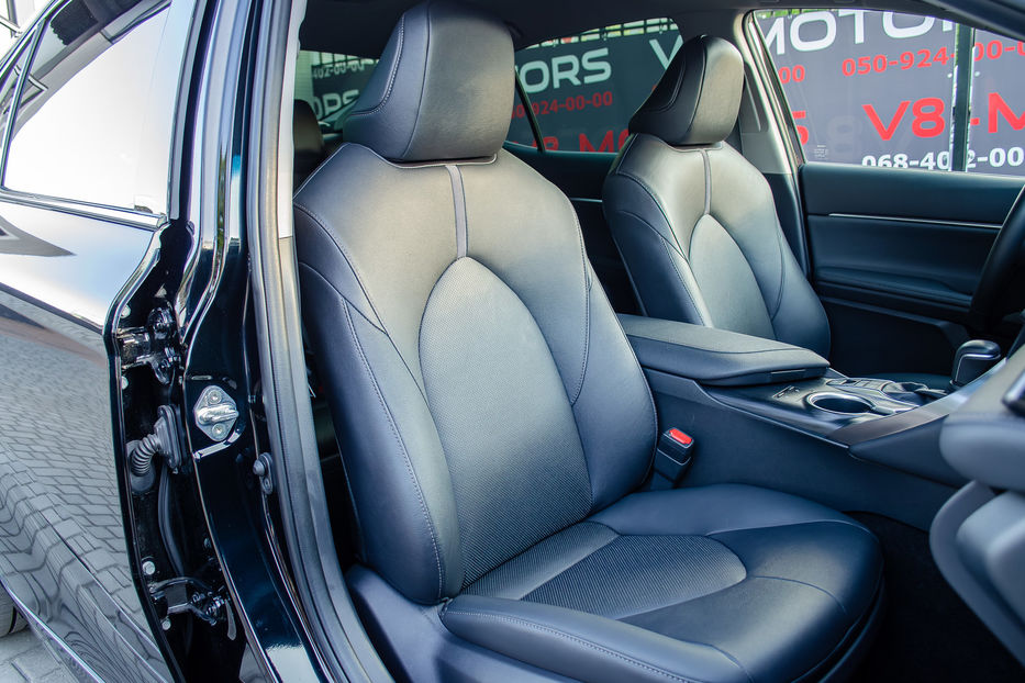 Продам Toyota Camry Hybrid Prestige 2024 года в Киеве