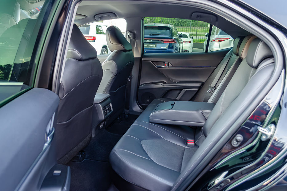 Продам Toyota Camry Hybrid Prestige 2024 года в Киеве
