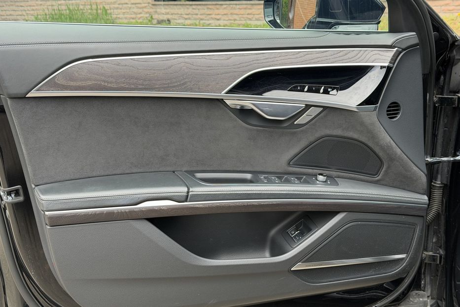 Продам Audi A8 60 E-tfsi 2023 года в Киеве