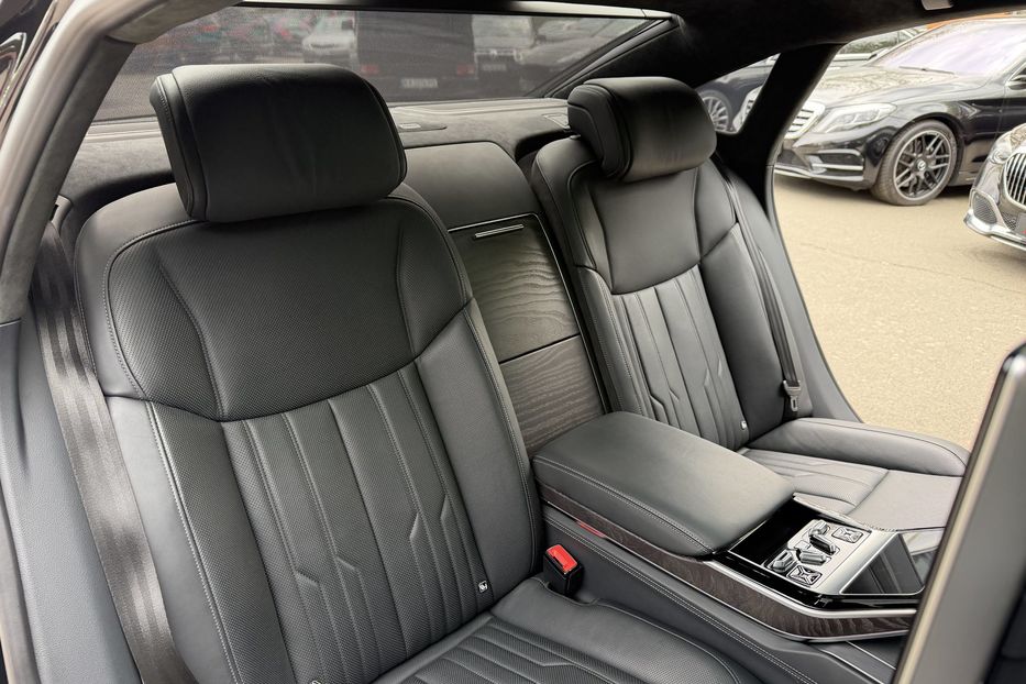 Продам Audi A8 60 E-tfsi 2023 года в Киеве