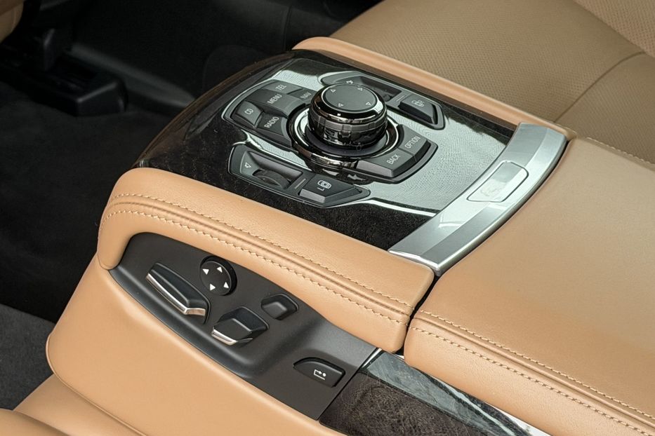 Продам BMW 750 Long X-drive M-pack 2011 года в Киеве