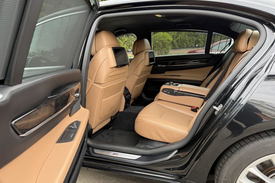 Продам BMW 750 Long X-drive M-pack 2011 года в Киеве