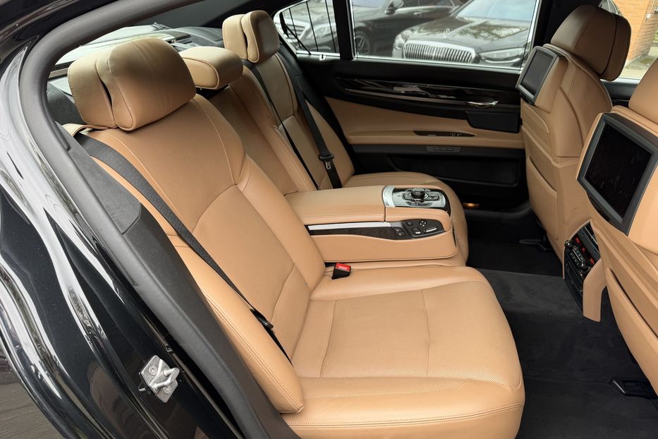 Продам BMW 750 Long X-drive M-pack 2011 года в Киеве
