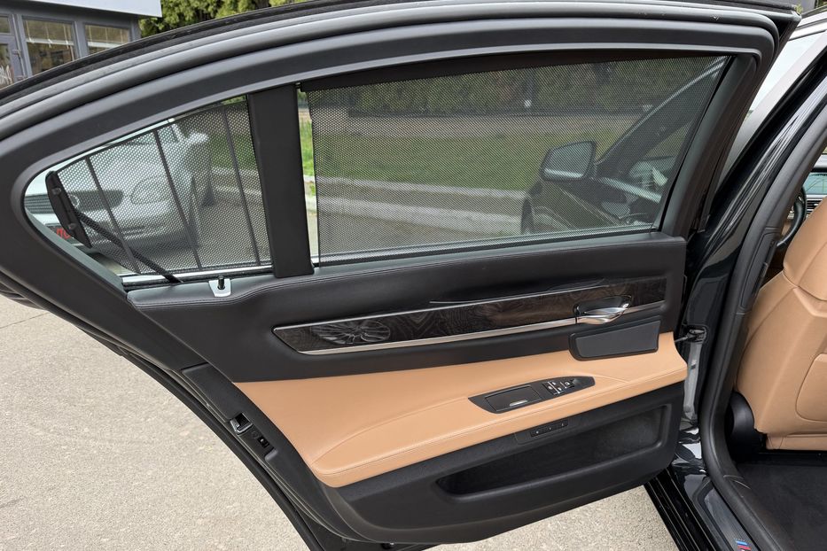 Продам BMW 750 Long X-drive M-pack 2011 года в Киеве