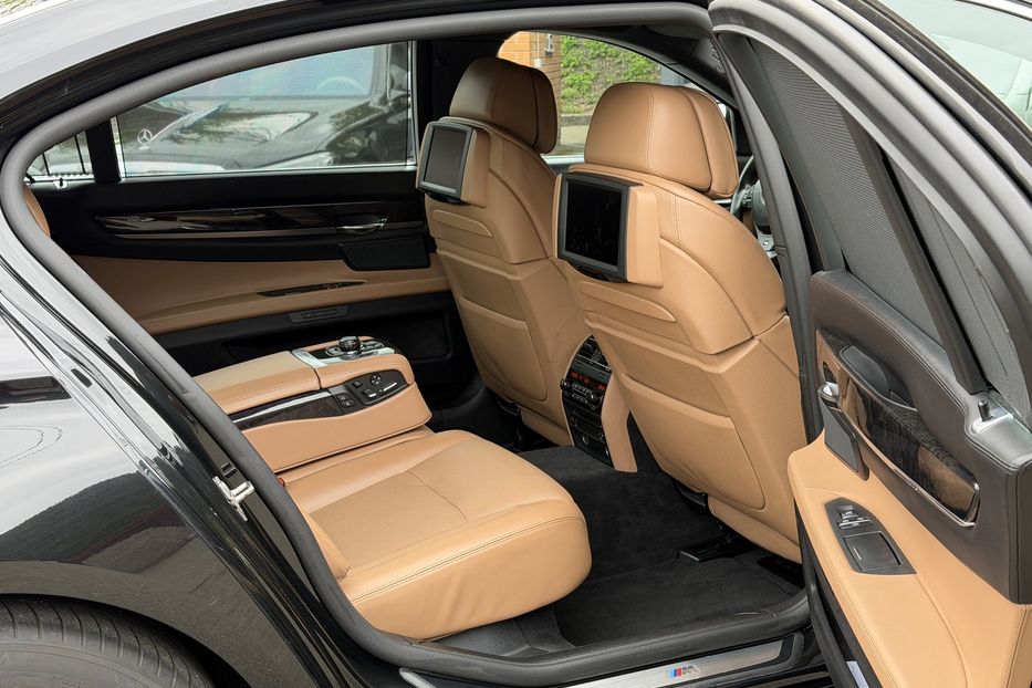 Продам BMW 750 Long X-drive M-pack 2011 года в Киеве