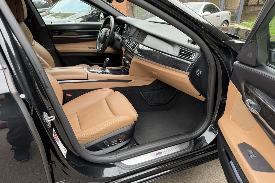 Продам BMW 750 Long X-drive M-pack 2011 года в Киеве